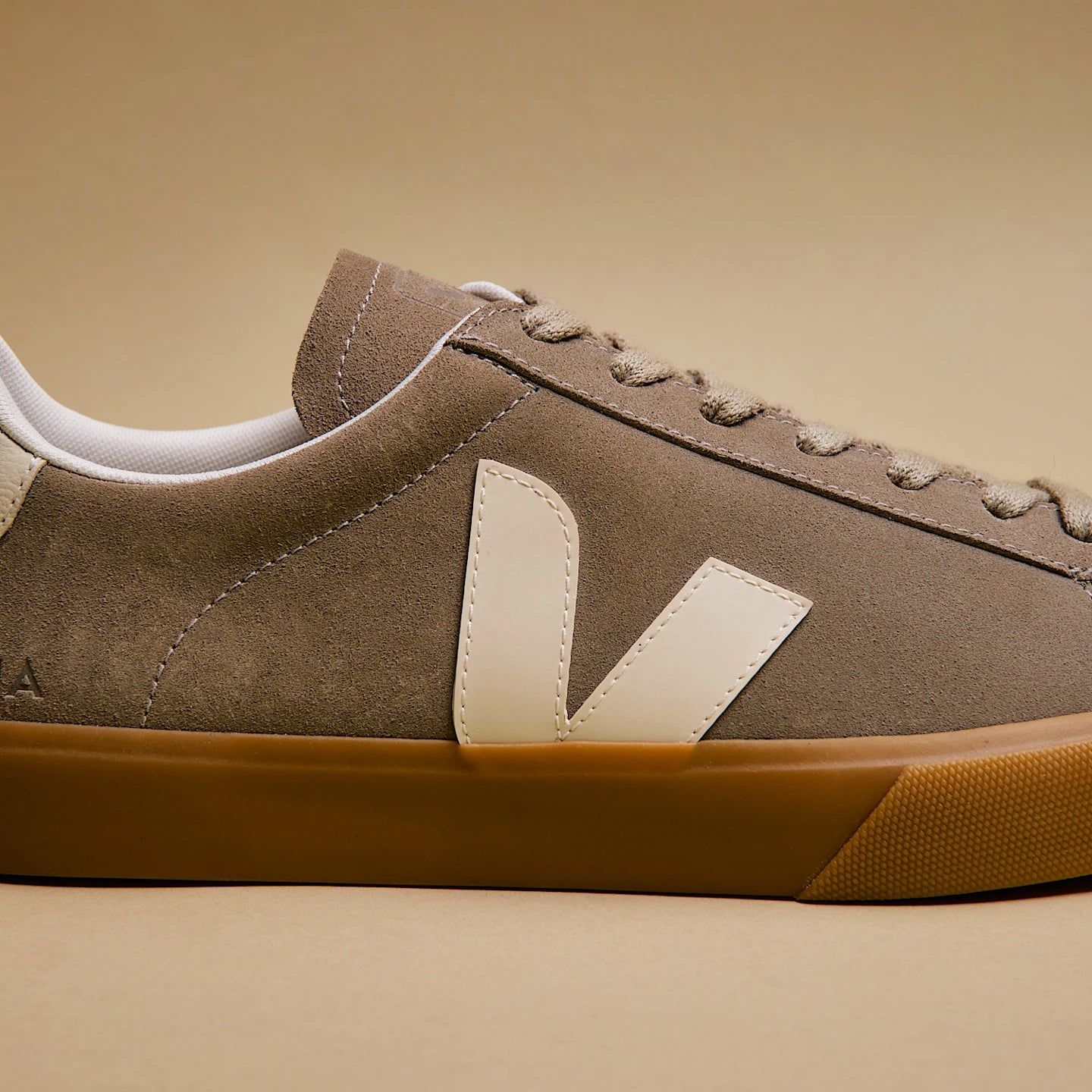 Zapatillas Veja De Hombre Campo Suede