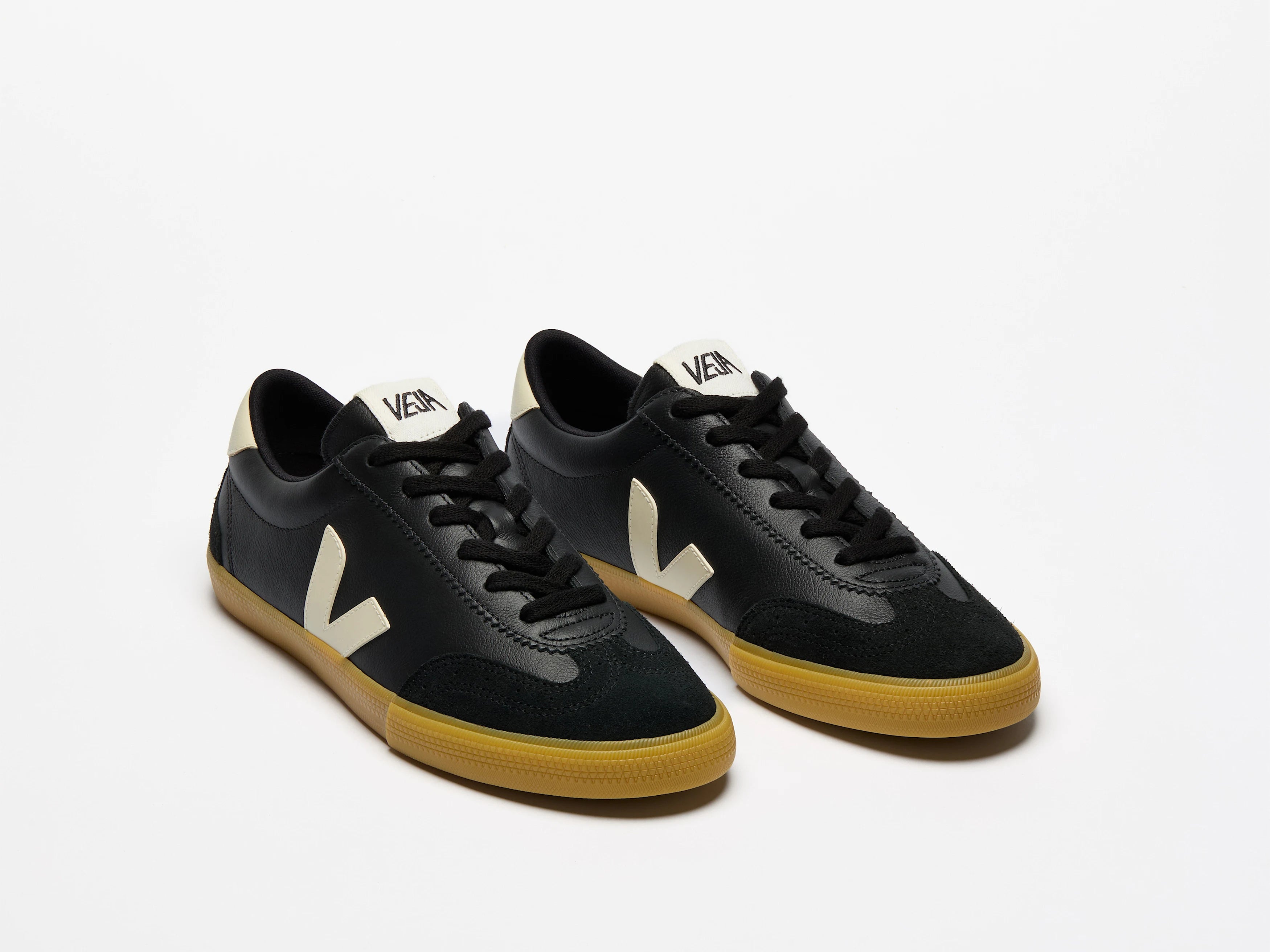 Zapatilla Veja de Mujer Volley leather black pierre