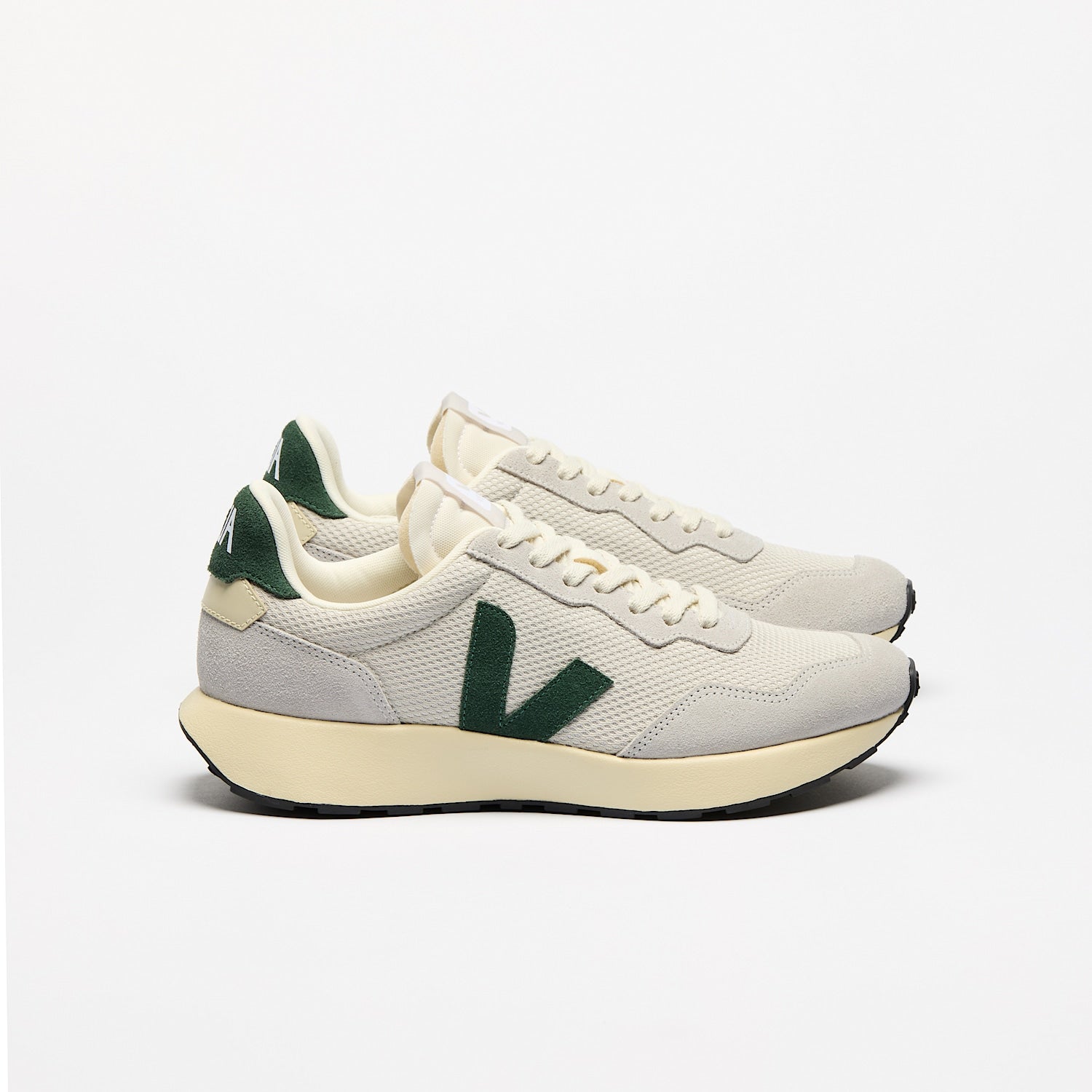 Zapatilla Veja De Hombre Paulistana