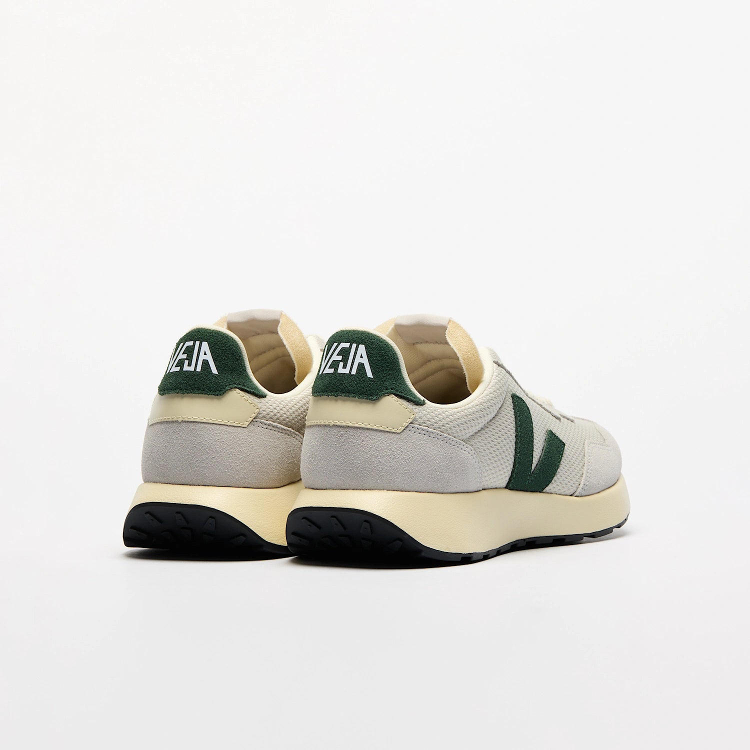 Zapatilla Veja De Hombre Paulistana