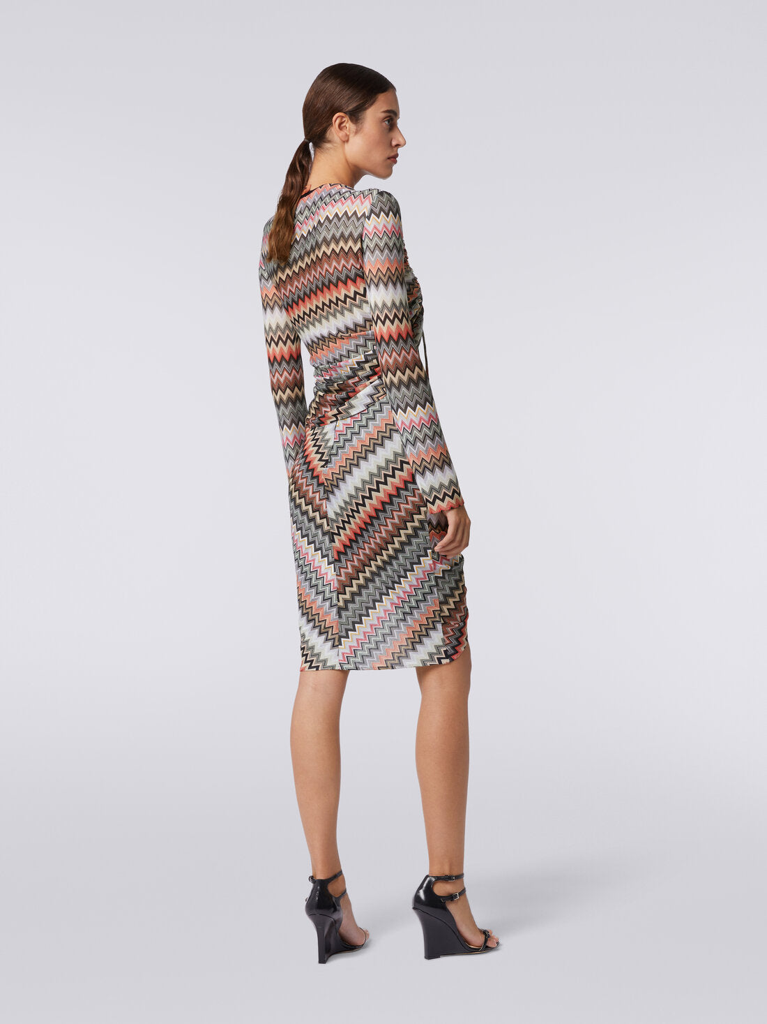 Top Zigzag Con Adornos Y Detalle Cut-Out