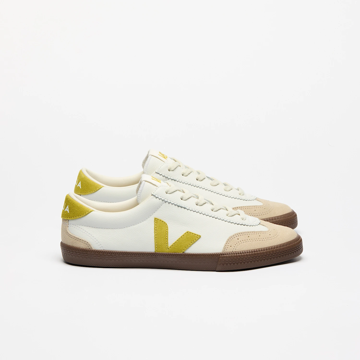 Zapatilla Veja de Hombre Volea Decuero  Licor