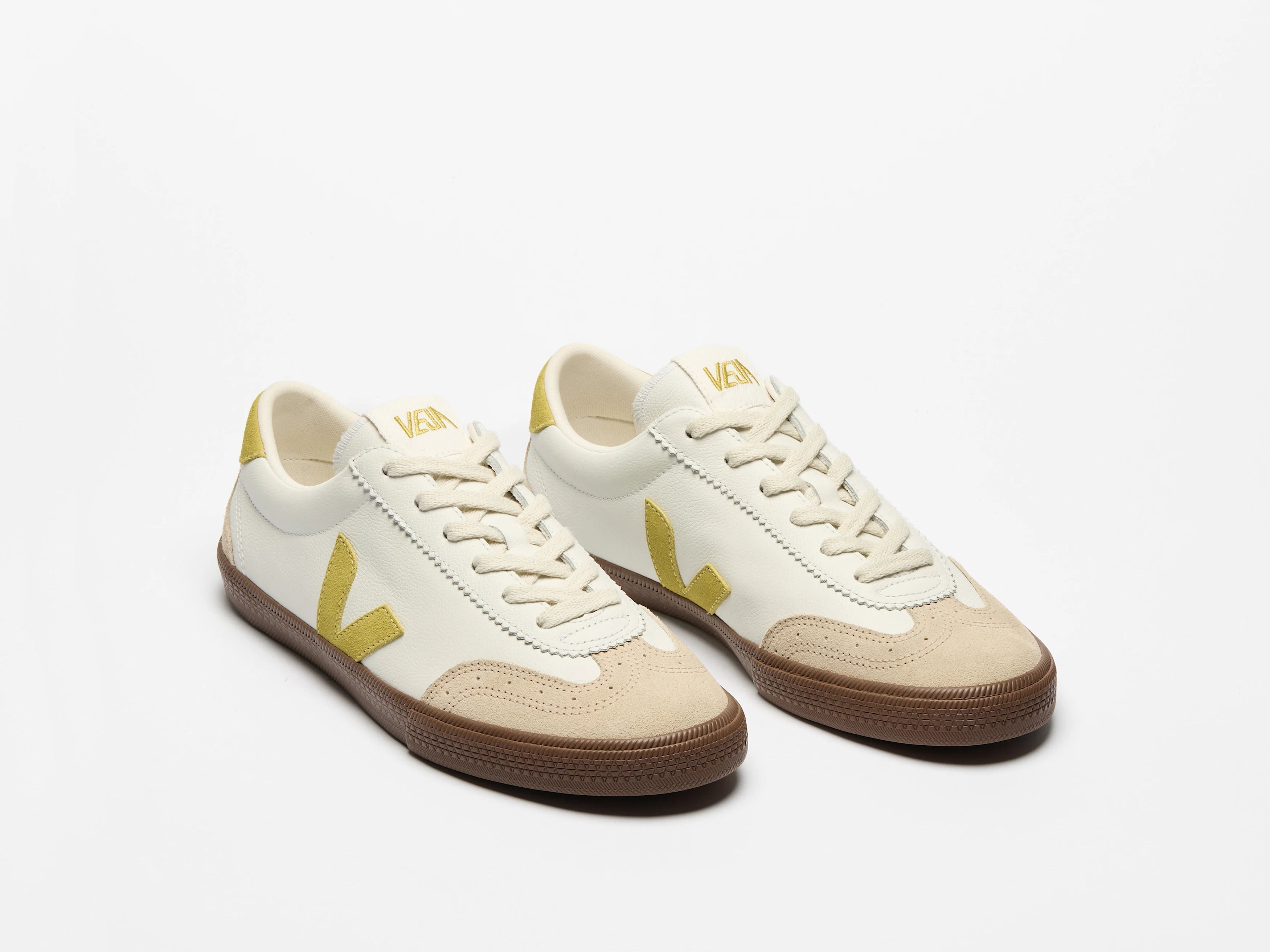 Zapatilla Veja de Mujer Volea Decuero  Licor